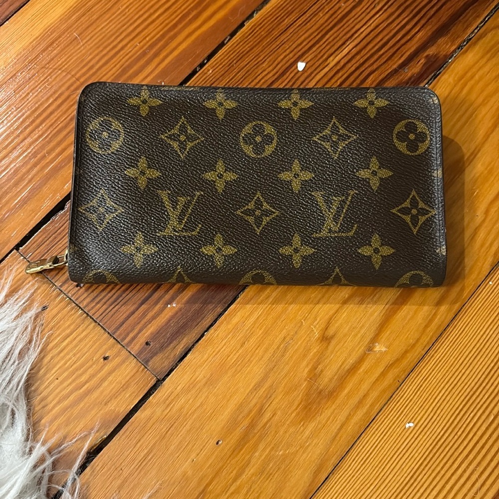 Louis Vuitton Brown and Gold Monogram Clutch